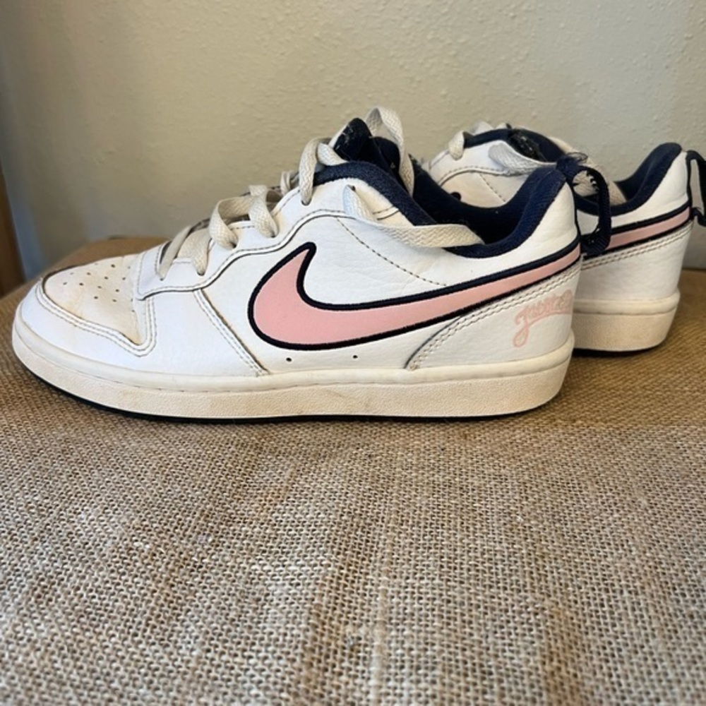 Nike Court Borough Low 2 SE Grade School Kids' Shoes. Youth 4. Gently used.